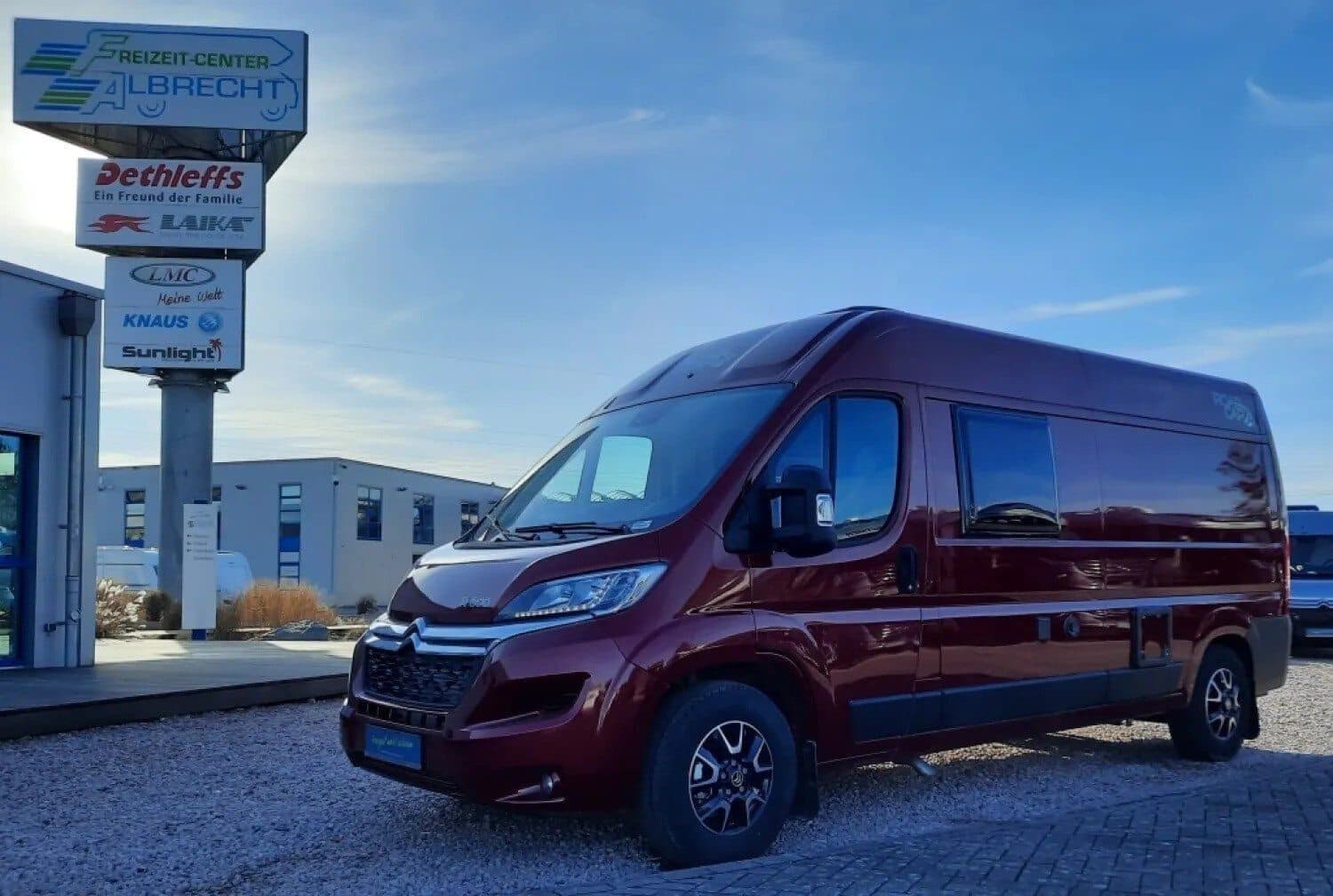 Wohnmobil Roadcar Sonstige 600 mit 4 Sitzen bei Freizeit-Center Albrecht GmbH & Co. KG Wohnmobil Roadcar 600 Sonstige mit 4 Sitzen und 3 Schlafplätzen
