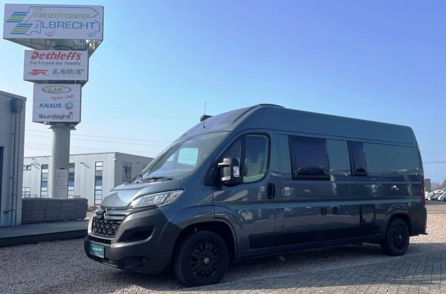 Wohnmobil Roadcar Sonstige 600 mit 4 Sitzen bei Freizeit-Center Albrecht GmbH & Co. KG Wohnmobil Citroen Jumper Roadcar 600 Sonstige mit 4 Sitzen und 3 Schlafplätzen