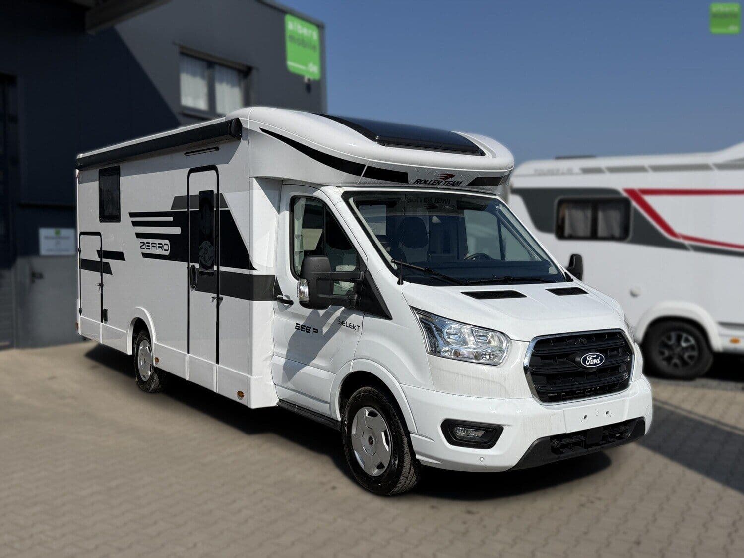 Wohnmobil Roller Team Zefiro 266 P mit 4 Sitzen bei Albers Mobile GmbH Wohnmobil Ford Transit Roller Team 266 P Zefiro mit 4 Sitzen und 3 Schlafplätzen