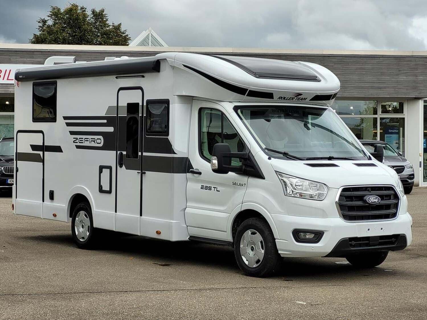 Wohnmobil Roller Team Zefiro 285 TL mit 4 Sitzen bei FREIZEITMOBILE GULDE GmbH Wohnmobil Ford Transit Roller Team 285 TL Zefiro mit 4 Sitzen und 4 Schlafplätzen