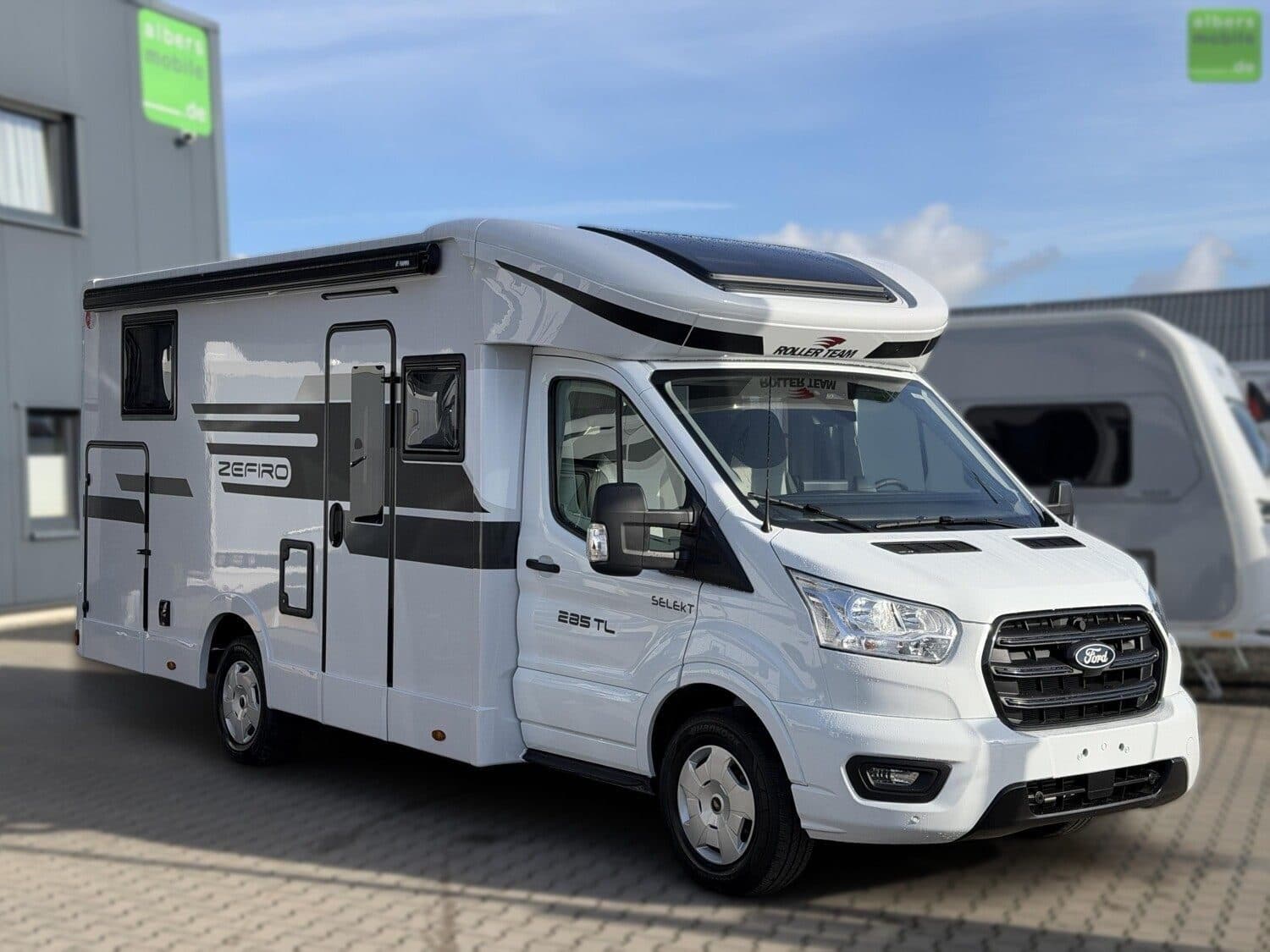 Wohnmobil Roller Team Zefiro 285 TL mit 5 Sitzen bei Albers Mobile GmbH Wohnmobil Ford Transit Roller Team 285 TL Zefiro mit 5 Sitzen und 5 Schlafplätzen