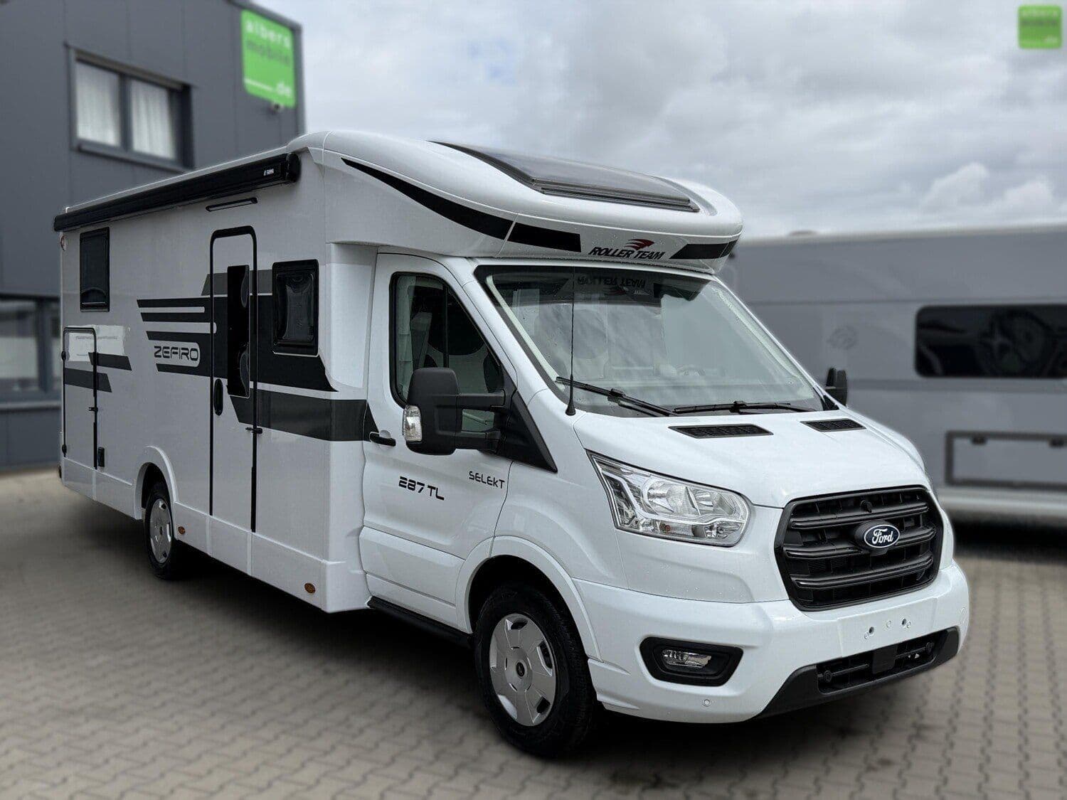 Wohnmobil Roller Team Zefiro 287 TL mit 4 Sitzen bei Albers Mobile GmbH Wohnmobil Ford Transit Roller Team 287 TL Zefiro mit 4 Sitzen und 4 Schlafplätzen