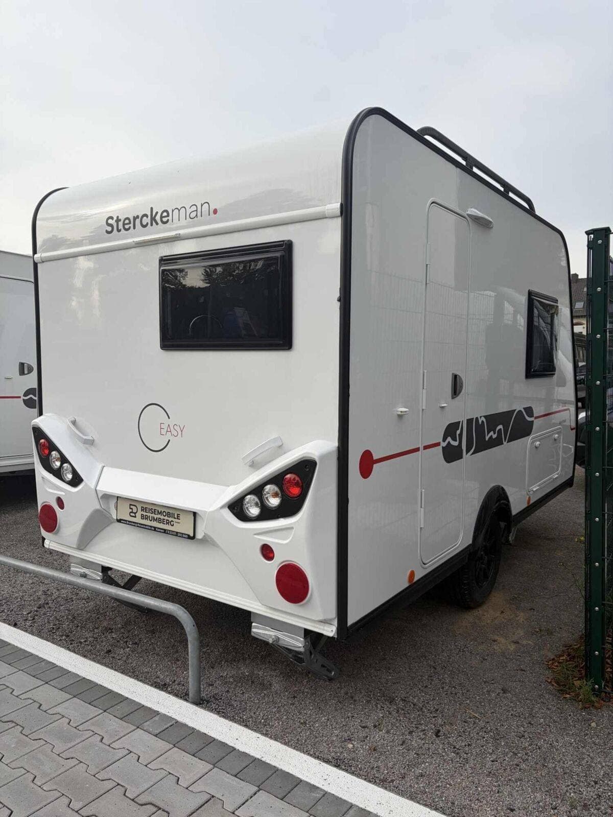 Wohnwagen Sterckeman Easy 325DD bei Reisemobile Brumberg GmbH Wohnwagen Sterckeman 325DD Easy mit 3 Schlafplätzen