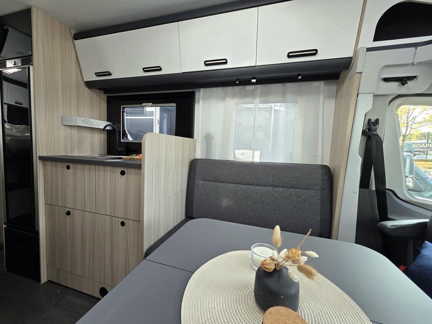 Wohnmobil Sun Living C 70DL 20ED mit 4 Sitzen bei CARAVAN-CENTER-LÜTZ GmbH Wohnmobil Ford Transit Sun Living 70DL 20ED C mit 4 Sitzen und 2 Schlafplätzen