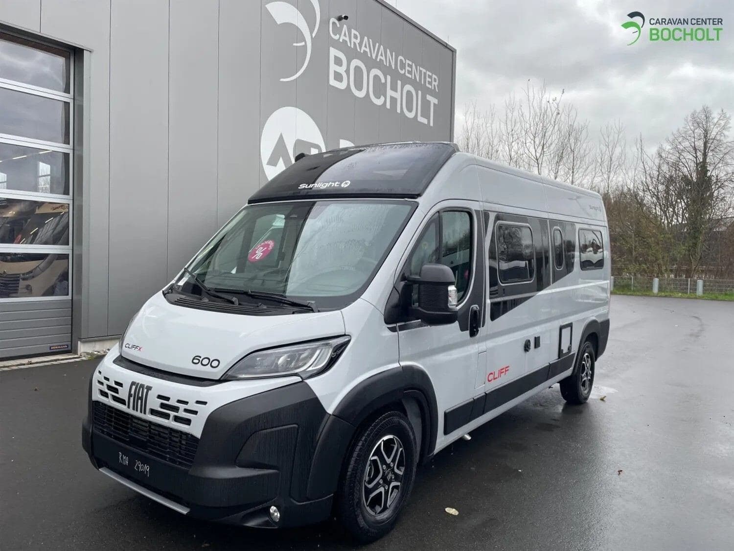 Wohnmobil Sunlight Adventure Cliff RT 640 X mit 4 Sitzen bei Caravan Center Bocholt GmbH & Co. KG Wohnmobil Sunlight 640 X Adventure Cliff RT mit 4 Sitzen und 0 Schlafplätzen