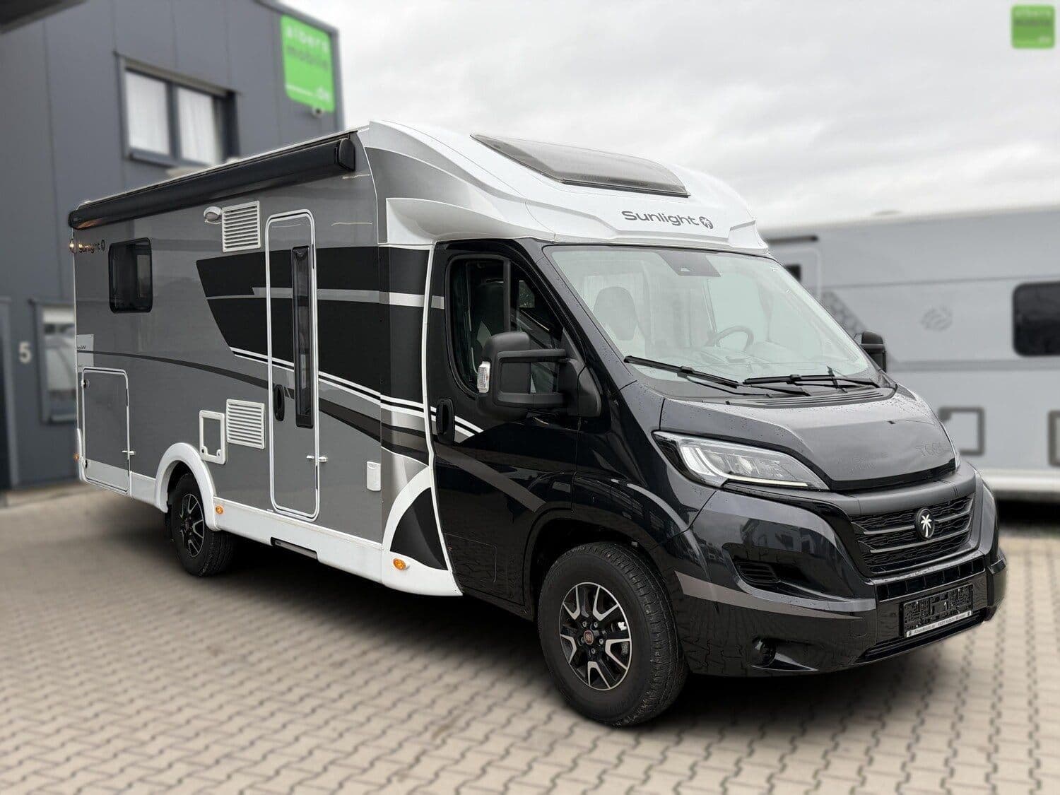 Wohnmobil Sunlight Adventure T 69L mit 4 Sitzen bei Albers Mobile GmbH Wohnmobil Fiat Ducato Sunlight 69L Adventure T mit 4 Sitzen und 2 Schlafplätzen