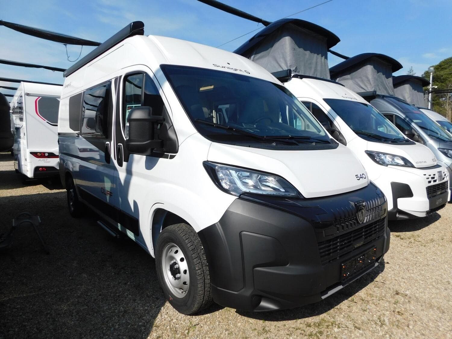Wohnmobil Sunlight Cliff 540 mit 4 Sitzen bei Neuss Camping / Neuss GmbH Wohnmobil Peugeot Boxer Sunlight 540 Cliff mit 4 Sitzen und 2 Schlafplätzen