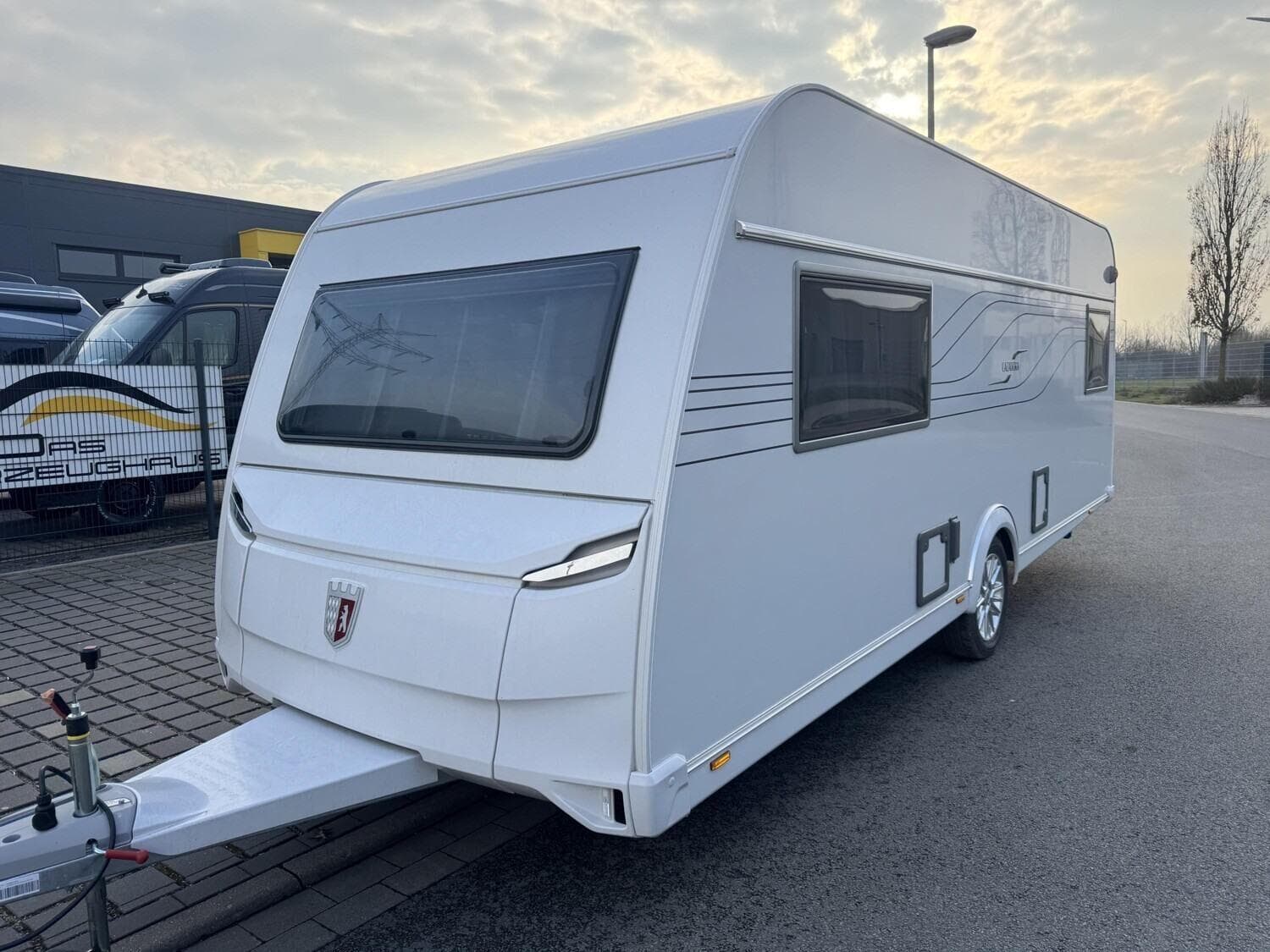 Wohnwagen Tabbert Cazadora 550 E 2.3 bei Das Fahrzeughaus GmbH Wohnwagen Tabbert 550 E 2.3 Cazadora mit 4 Schlafplätzen