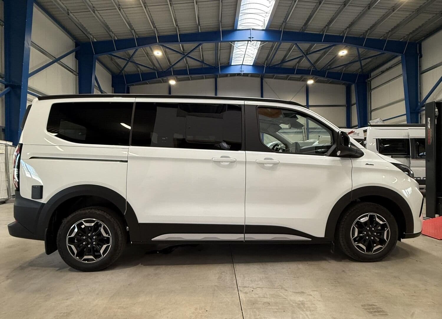 Wohnmobil Vanexxt Ford Tourneo Active 170 PS, Allrad, Automatik mit 5 Sitzen bei Oj camper vans Wohnmobil Ford Tourneo Custom Vanexxt Active 170 PS, Allrad, Automatik Ford Tourneo mit 5 Sitzen und 0 Schlafplätzen