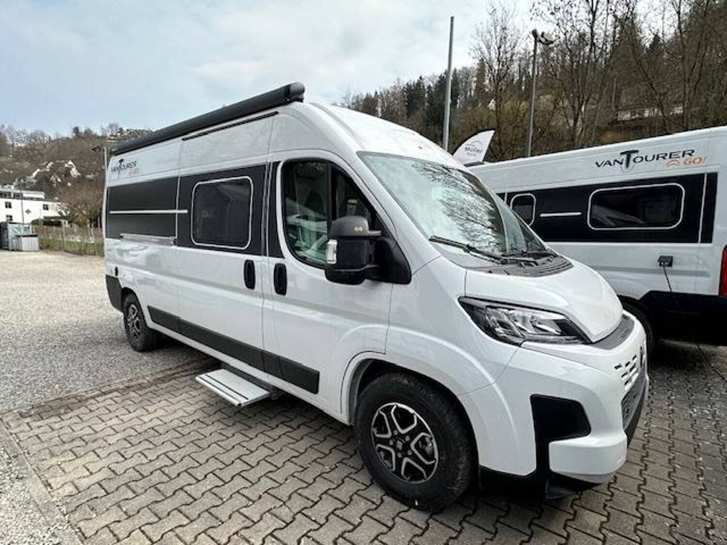 Wohnmobil VANTourer GO 600 D Fiat 140 PS mit 4 Sitzen bei Müller Event & Service GmbH Müller Rent Wohnmobil Fiat Ducato VANTourer Fiat 140 PS GO 600 D mit 4 Sitzen und 2 Schlafplätzen