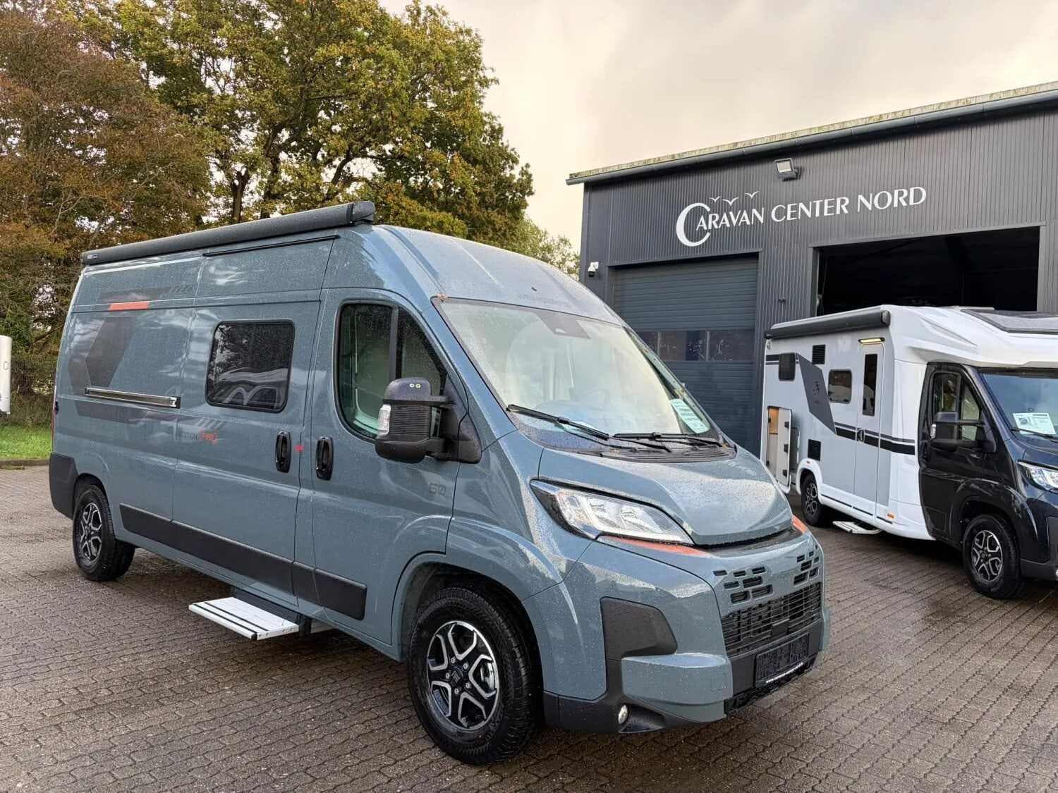 Wohnmobil Weinsberg CaraBus EDITION FIRE 600 MQ bei Caravan Center Nord GmbH Wohnmobil Fiat Ducato Weinsberg 600 MQ CaraBus EDITION FIRE mit 3 Schlafplätzen